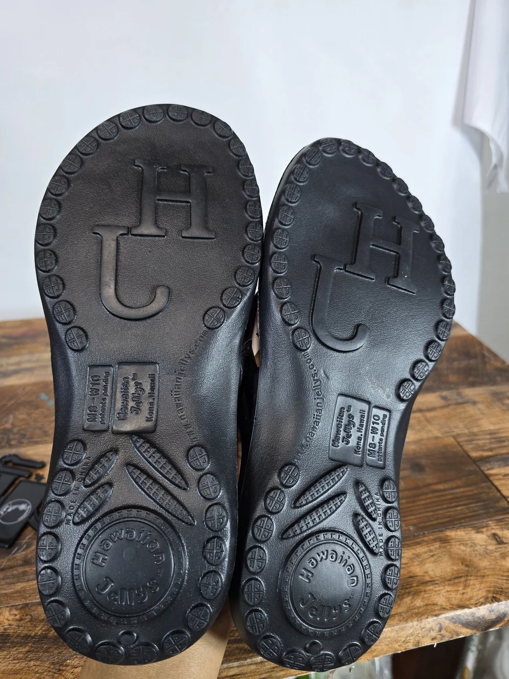 Hawaiian Jellys Men's Black and Red Comfort Flip Flops Sandals Size 7
